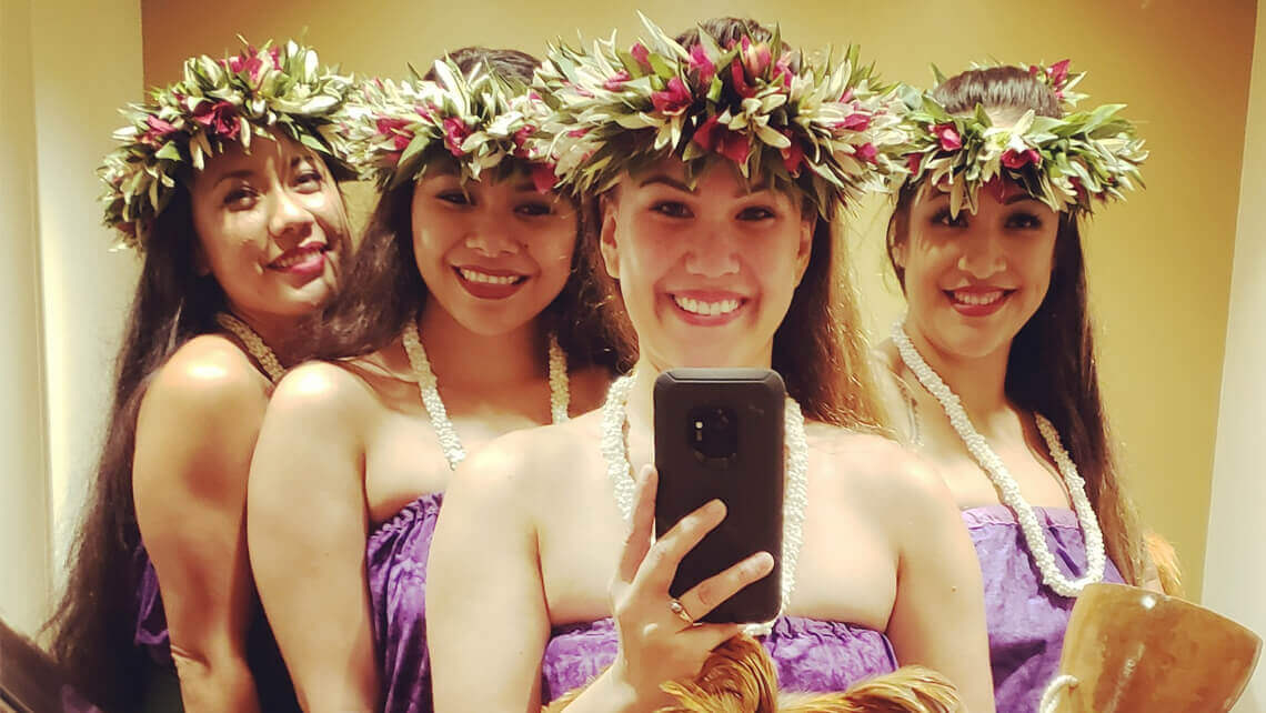 hula dancers