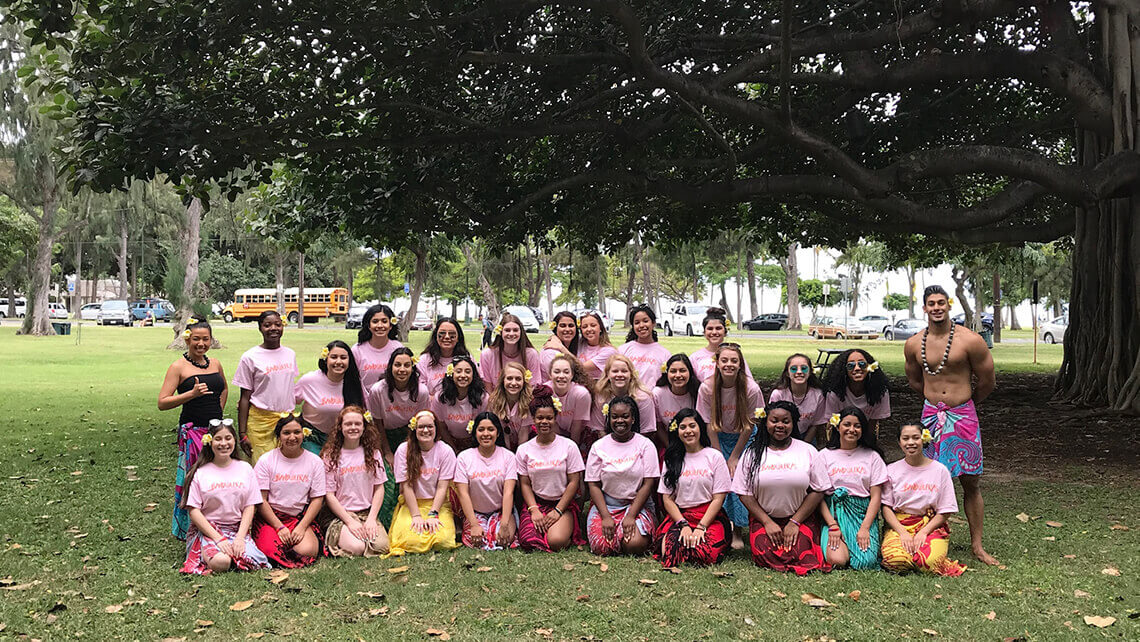 hula dancers