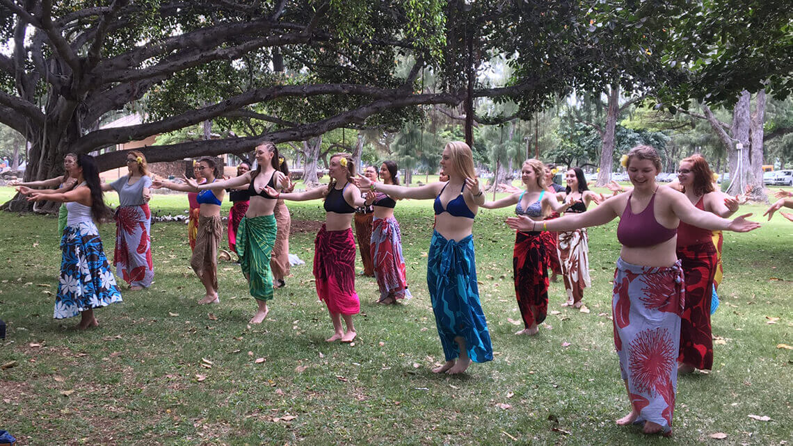 hula dancers