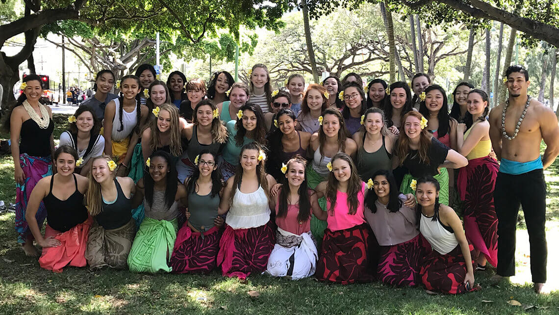 hula dancers