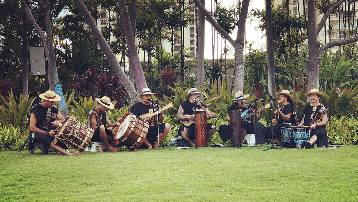 hula dancers