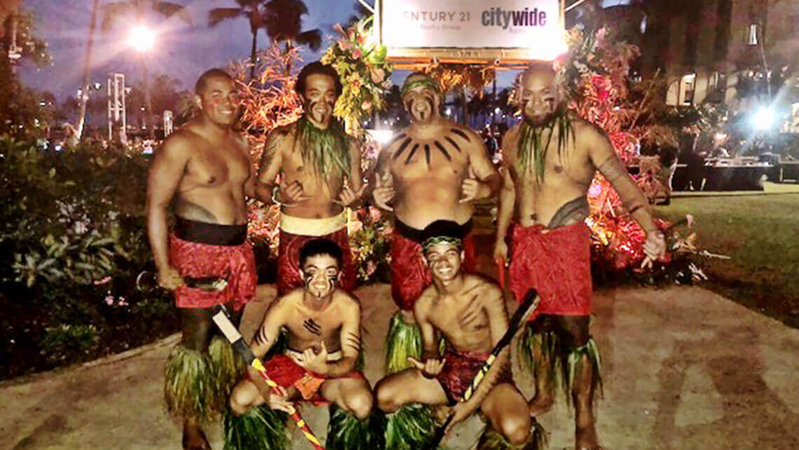 hula dancers