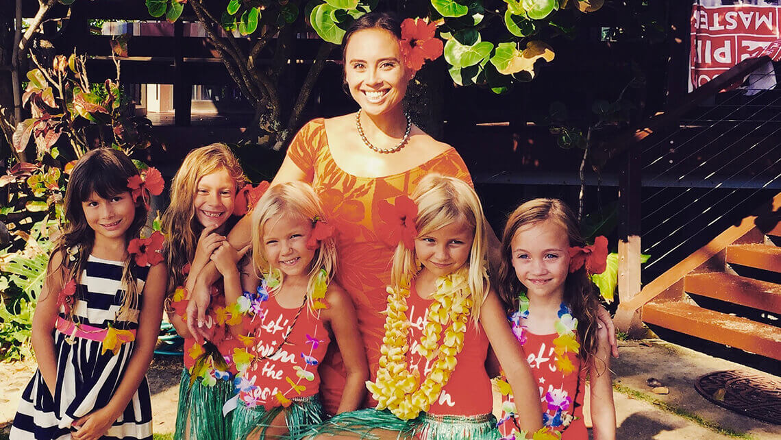 hula dancers