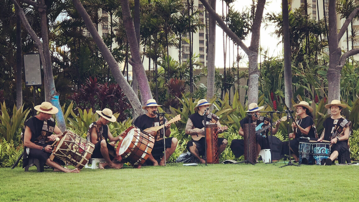 hawaiian musicians in matching aloha shirt