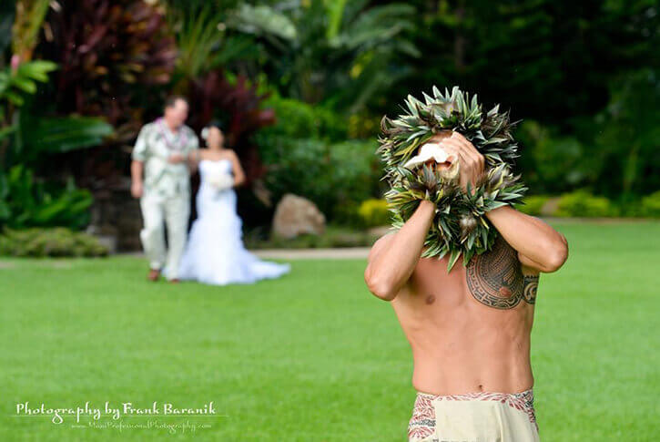 hula dancer at wedding in hawaii