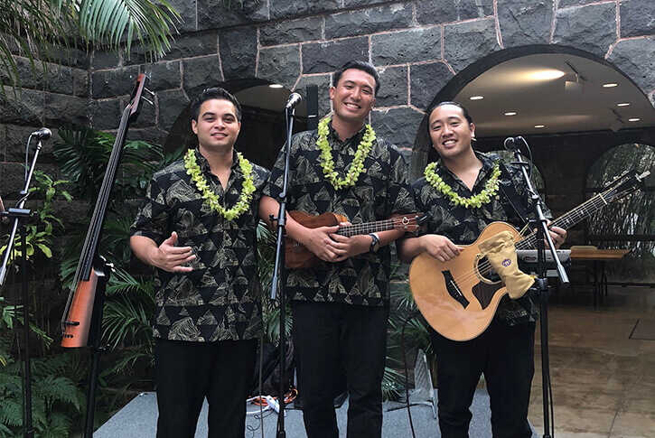 hula dancer at wedding in hawaii