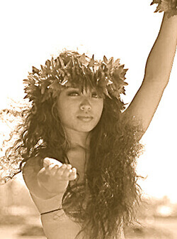 hawaiian woman with traditional head peice