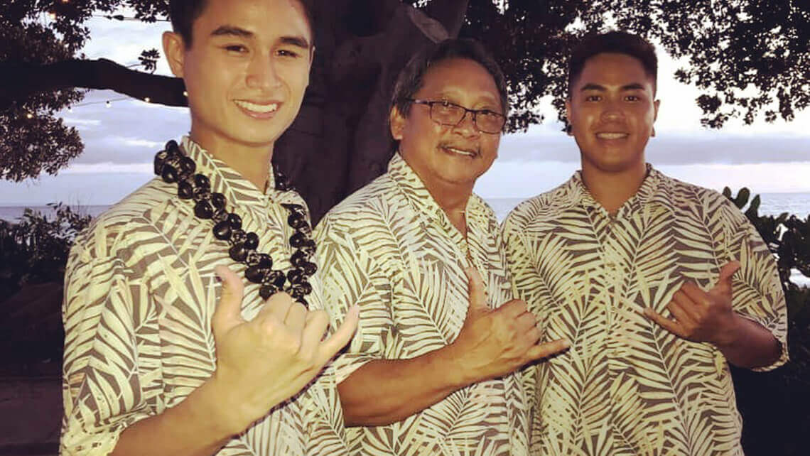 hawaiian musicians in matching aloha shirt