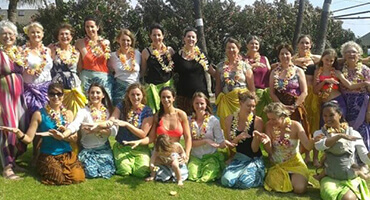 bachelorette group photo in hawaii after hula lesson