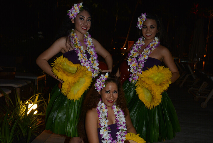 hula dancers in traditional costume