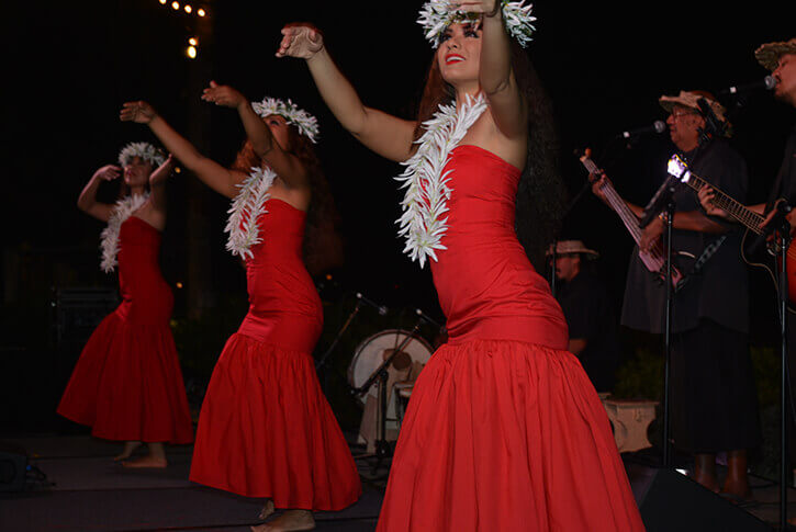 hula dancers in traditional costume